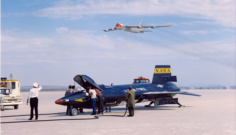 X-15載人飛機(jī)使用火箭動(dòng)力，時(shí)速高達(dá)7274公里！